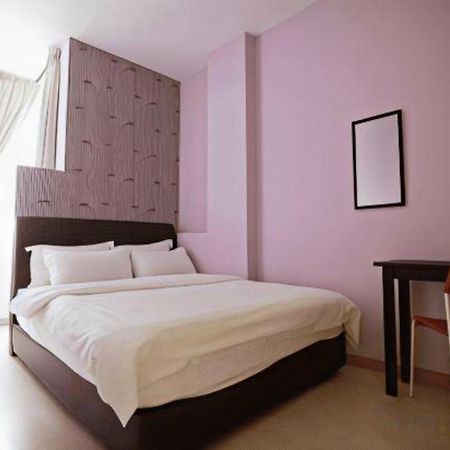 Comma Hotel Bandar Saujana Putra Exterior photo