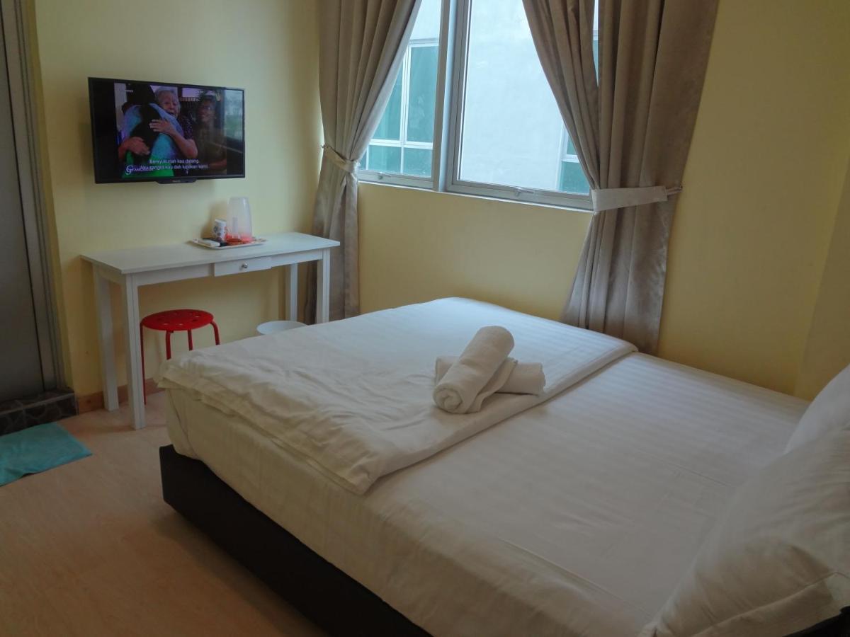 Comma Hotel Bandar Saujana Putra Exterior photo