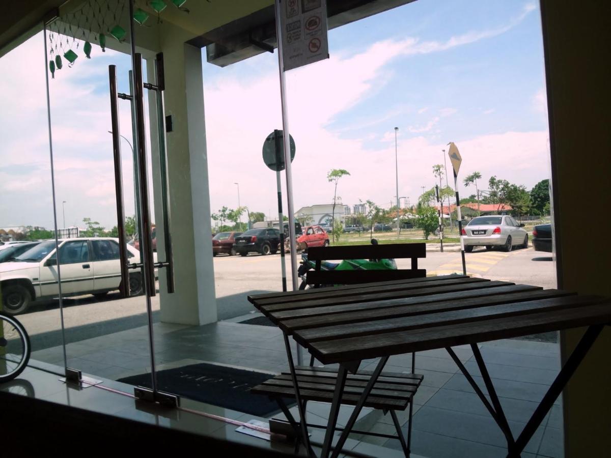 Comma Hotel Bandar Saujana Putra Exterior photo