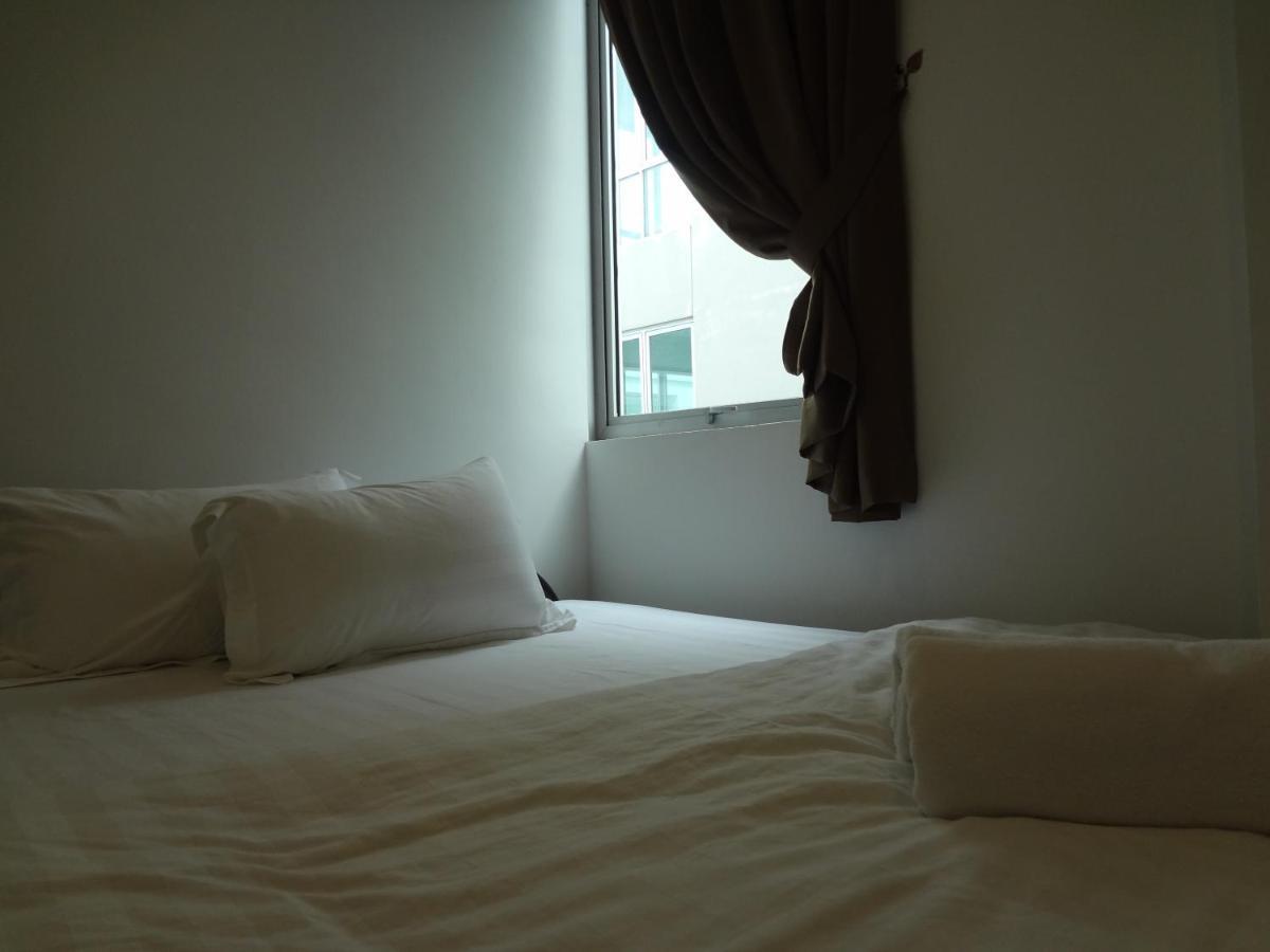 Comma Hotel Bandar Saujana Putra Exterior photo