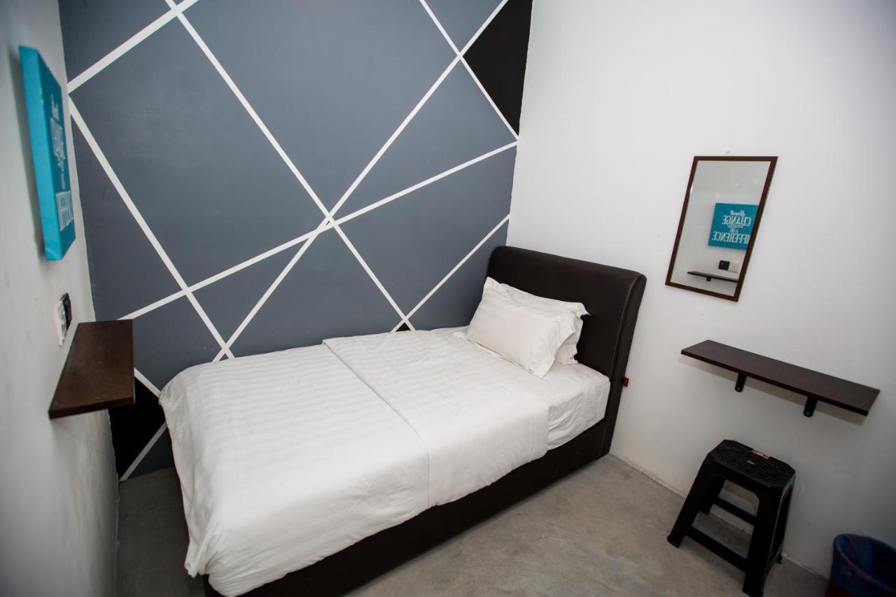 Comma Hotel Bandar Saujana Putra Exterior photo