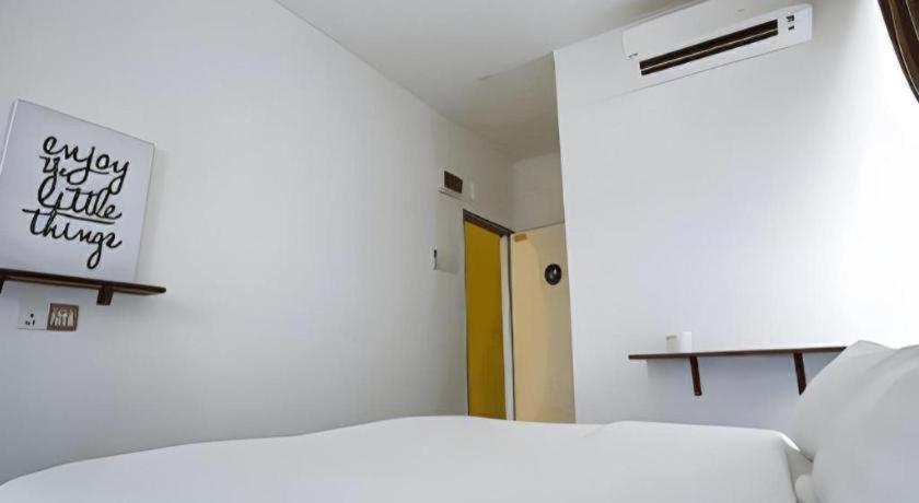 Comma Hotel Bandar Saujana Putra Exterior photo