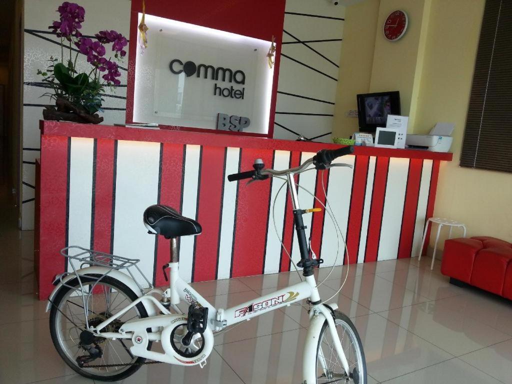 Comma Hotel Bandar Saujana Putra Exterior photo