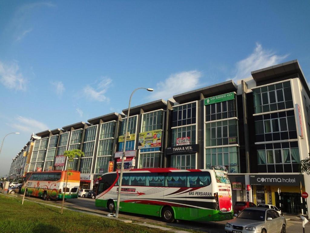 Comma Hotel Bandar Saujana Putra Exterior photo