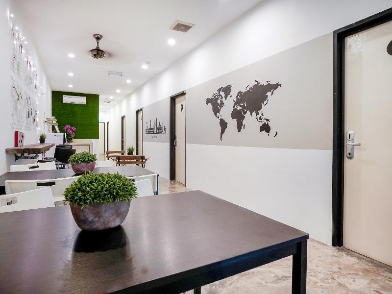 Comma Hotel Bandar Saujana Putra Exterior photo